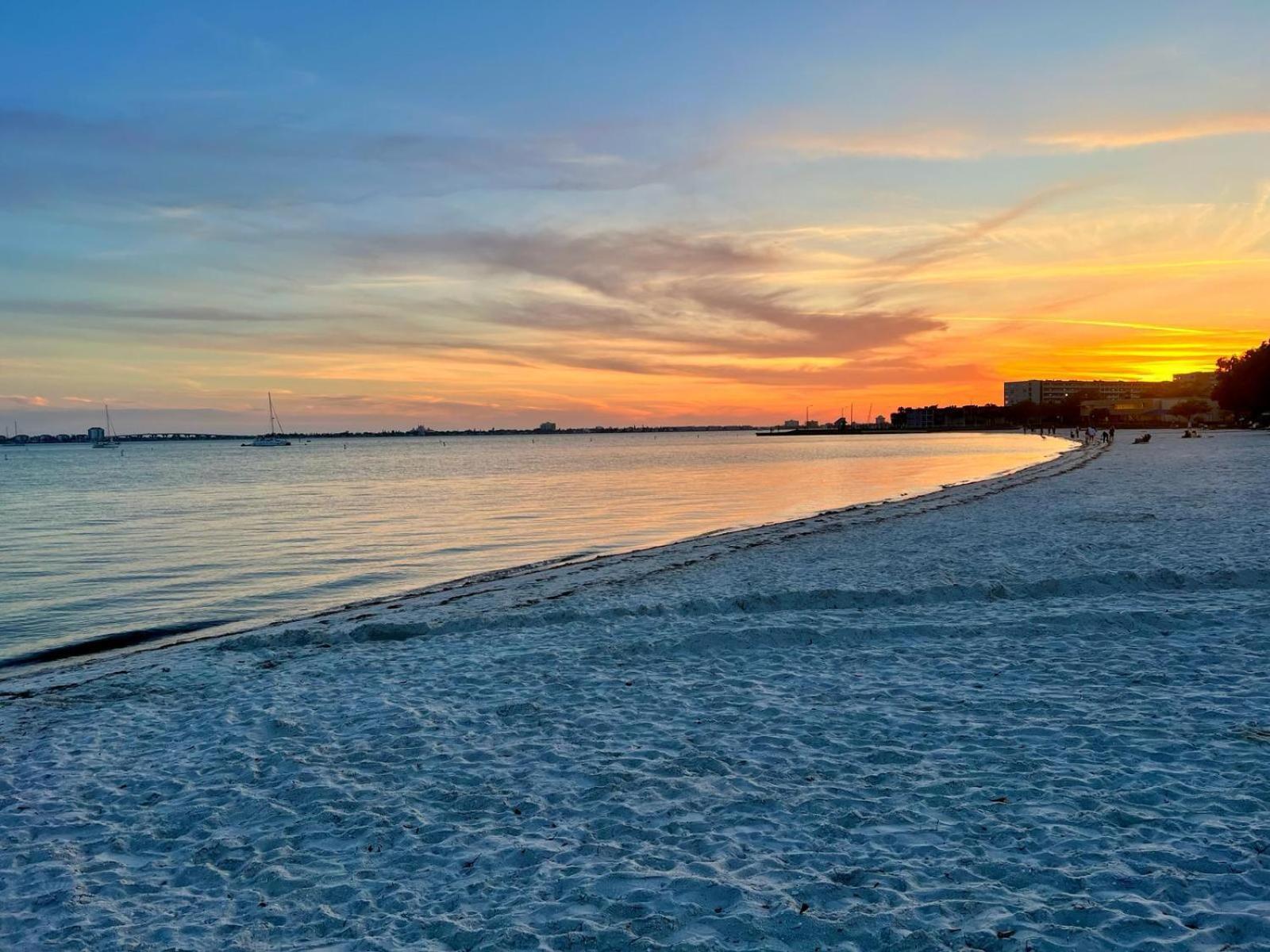 Lovely Vacation Home 1 Block From Beach & Downtown Gulfport St. Petersburg Exteriör bild